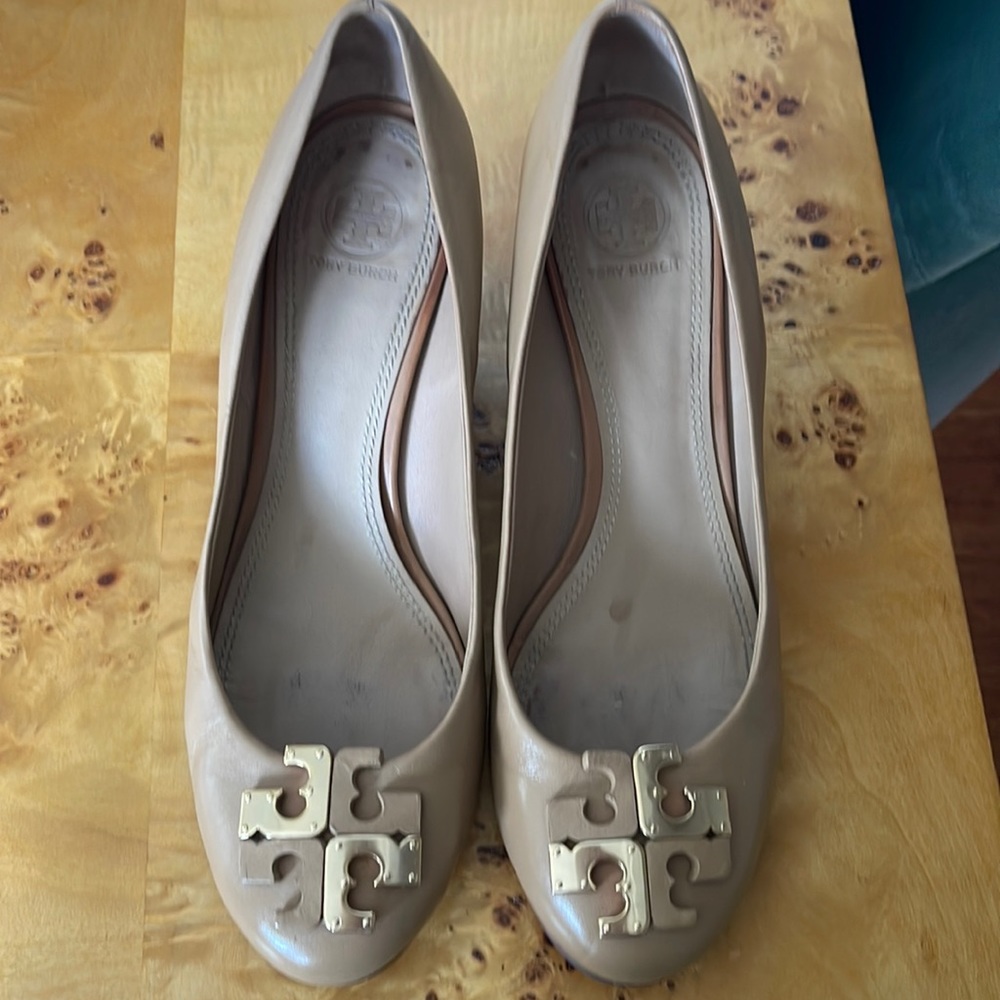 Tory Burch Reva Wedge Nude/Tan